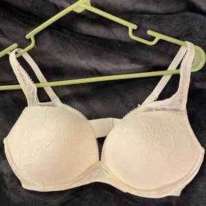 Uniqlo Women Shape Lift Wireless Bra